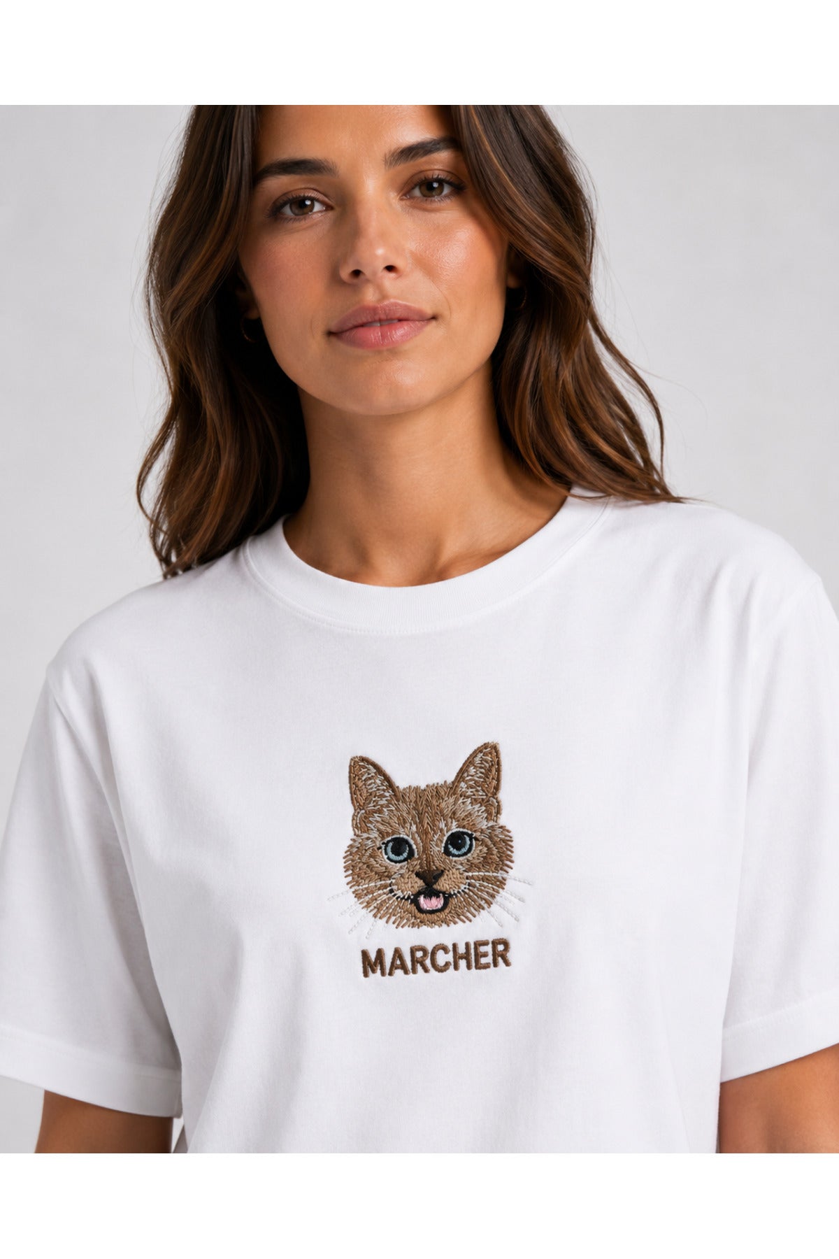 Marcher Kedi Nakışlı Oversize Tişört - Beyaz