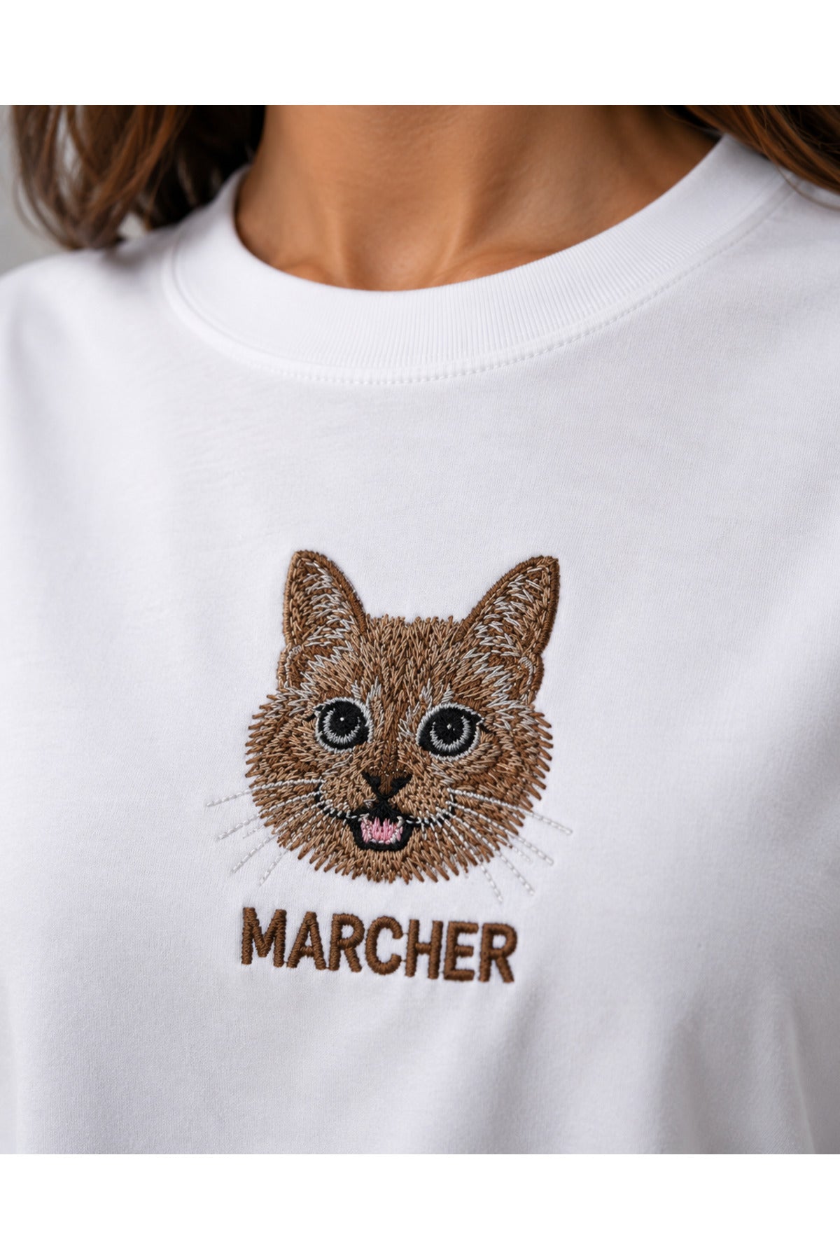 Marcher Kedi Nakışlı Oversize Tişört - Beyaz